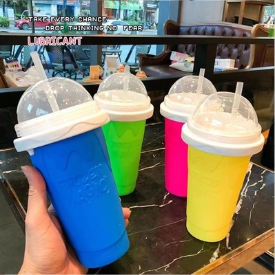 子供 の 夏 に 必要 な 砂 の 氷 杯