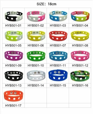 クリスマス・ハロウィーン・パーティーのプレゼント用のカスタムシリコンブレスレット 調整可能な21cm腕帯