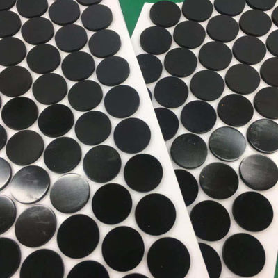 鋳造加工サービスのためのカスタムシリコンパッド 透明な黒い網状ゴム脚