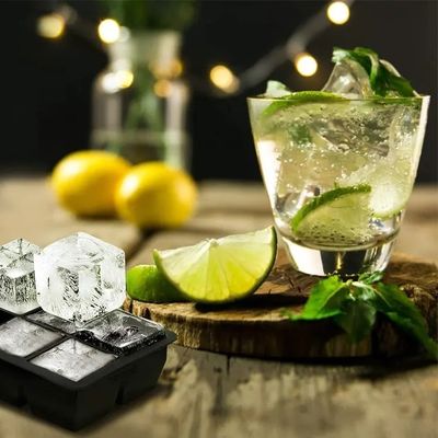 ストック 4 6 8 穴式 シリコンアイストレイ 蓋付き 大きな正方形 アイスキューブ メーカー