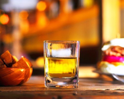 1 量 送料の準備済み 透明ガラスカップ ホテルバー ホイスキー ワイン ビール