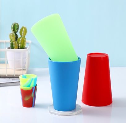 家庭 キッチン オーダーメイド 再利用可能なコーヒーカップのための 持続可能なカラフルなシリコンの飲み杯